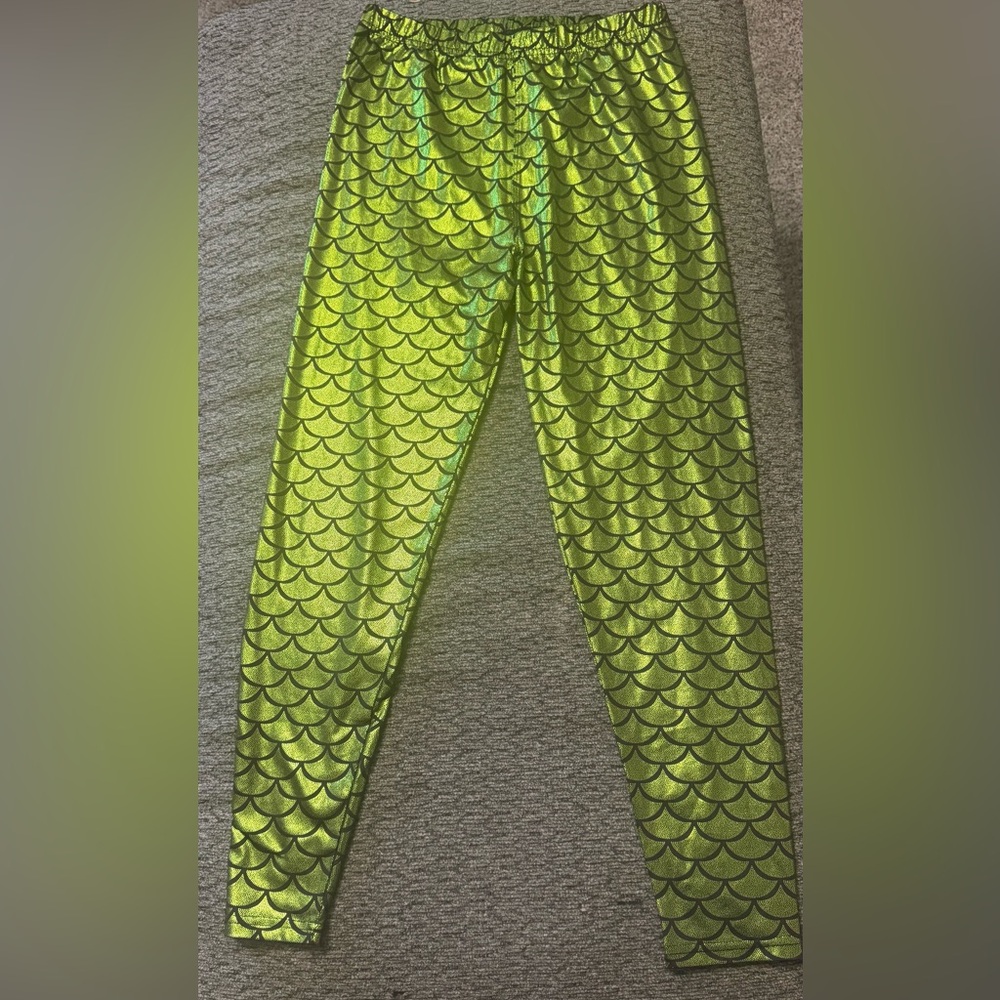 Ladies Shiny Green Mermaid Leggings. Size M.  Like new.